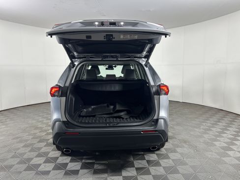 Used 2022 Toyota RAV4 XLE Premium image 17