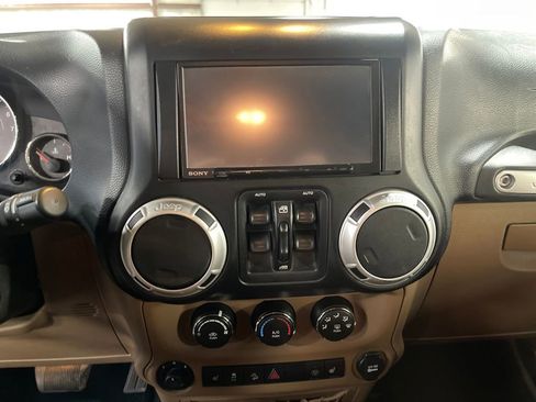 Used 2013 Jeep Wrangler Unlimited Sahara w/ Dual Top Group image 18