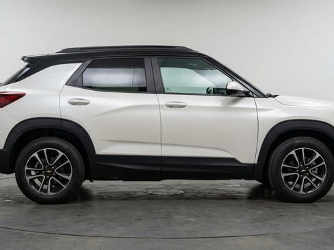 Used 2025 Chevrolet TrailBlazer LT image 11