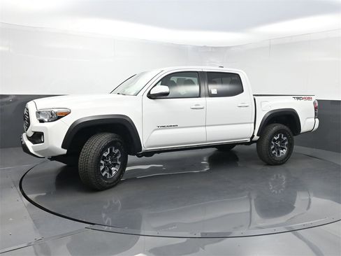 Used 2022 Toyota Tacoma TRD Off-Road image 4