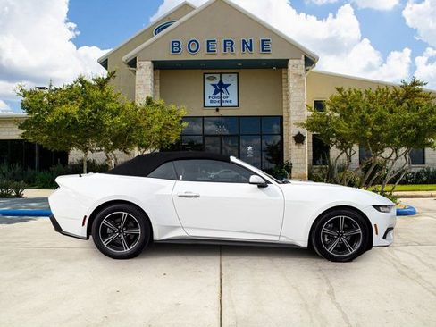 Used 2024 Ford Mustang Convertible image 6