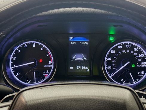 Used 2021 Toyota Camry SE image 4