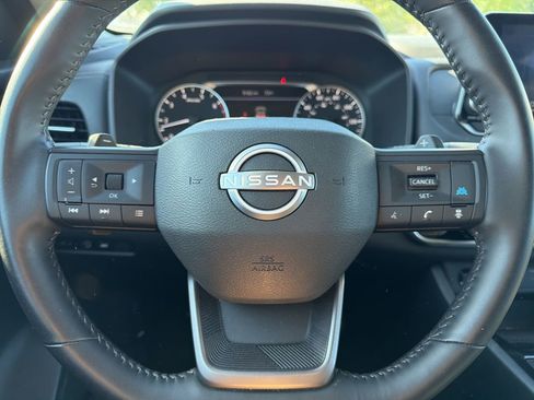 Used 2025 Nissan Rogue SV image 9