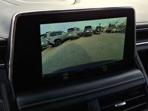 Used 2022 Chevrolet Suburban LT image 19