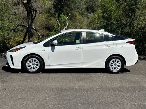 Used 2022 Toyota Prius LE FWD image 8