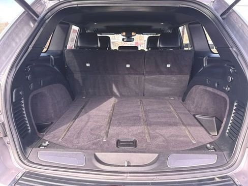 Used 2017 Jeep Grand Cherokee Limited image 25
