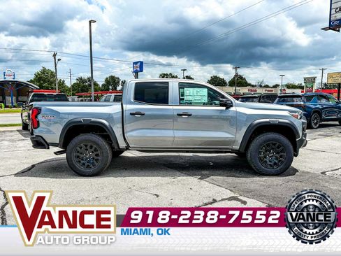 Used 2025 Chevrolet Colorado Trail Boss image 9