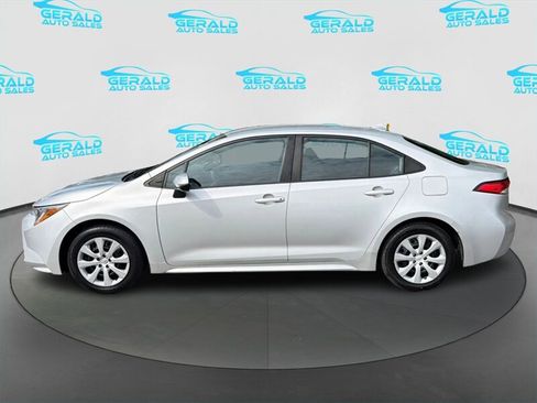 Used 2022 Toyota Corolla LE FWD image 3