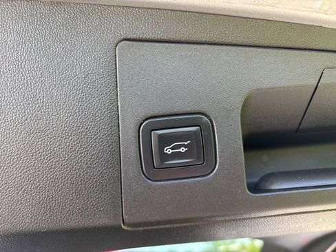Used 2019 Cadillac XT5 FWD image 34