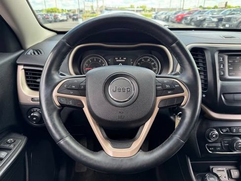Used 2015 Jeep Cherokee Latitude w/ Cold Weather Group AWD/4WD image 30