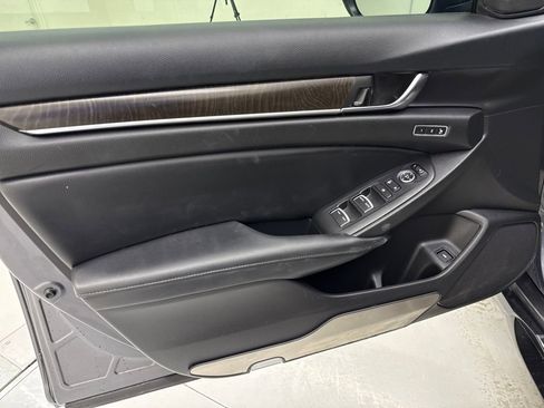 Used 2022 Honda Accord Touring image 11