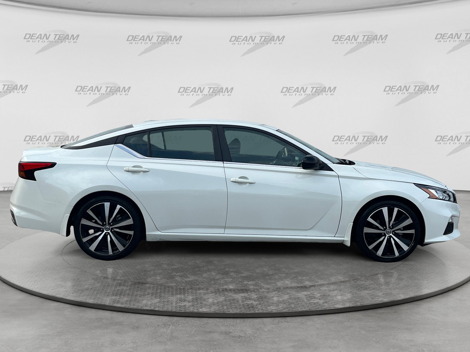 Used 2021 Nissan Altima 2.5 SR FWD image 9