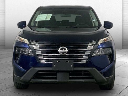 Used 2024 Nissan Rogue SV AWD/4WD image 2