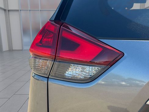 Used 2019 Nissan Rogue S AWD/4WD image 9