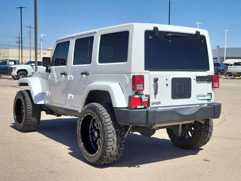 Used 2017 Jeep Wrangler Unlimited Rubicon w/ Connectivity Group AWD/4WD image 3
