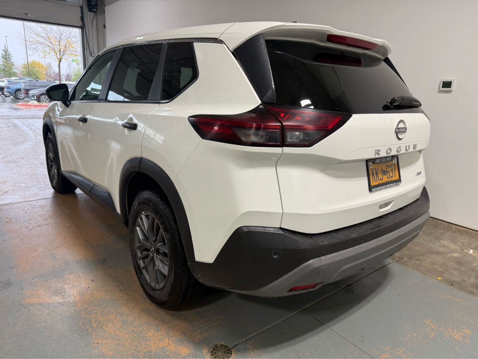 Used 2023 Nissan Rogue S AWD/4WD image 3