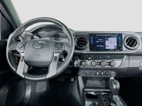 Used 2019 Toyota Tacoma TRD Off-Road AWD/4WD image 11