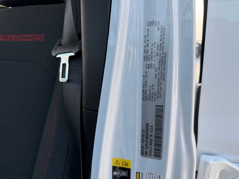 Used 2025 Jeep Wrangler Unlimited Rubicon image 29