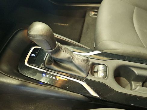 Used 2021 Toyota Corolla LE w/ Carpet Mat Package (TMS) image 27