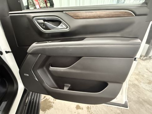 Used 2021 Chevrolet Suburban Premier w/ Premium Package AWD/4WD image 11