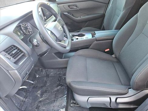 Used 2025 Nissan Rogue S FWD image 12
