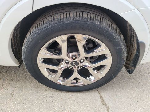 Used 2019 Kia Sorento AWD image 12