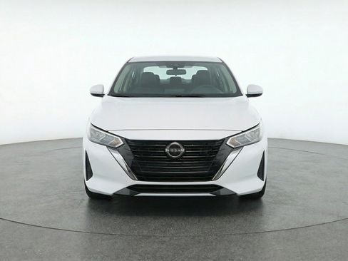Used 2025 Nissan Sentra SV FWD image 2