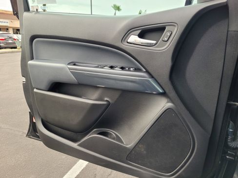 Used 2019 Chevrolet Colorado Z71 w/ Z71 Midnight Edition image 25