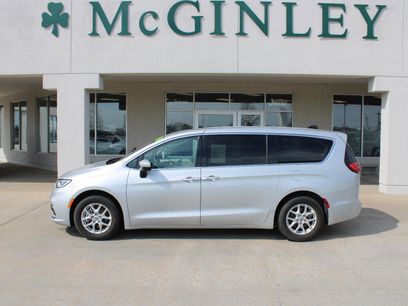 Certified 2023 Chrysler Pacifica Touring-L