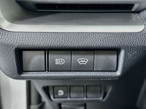 Used 2025 Toyota Prius LE FWD image 16