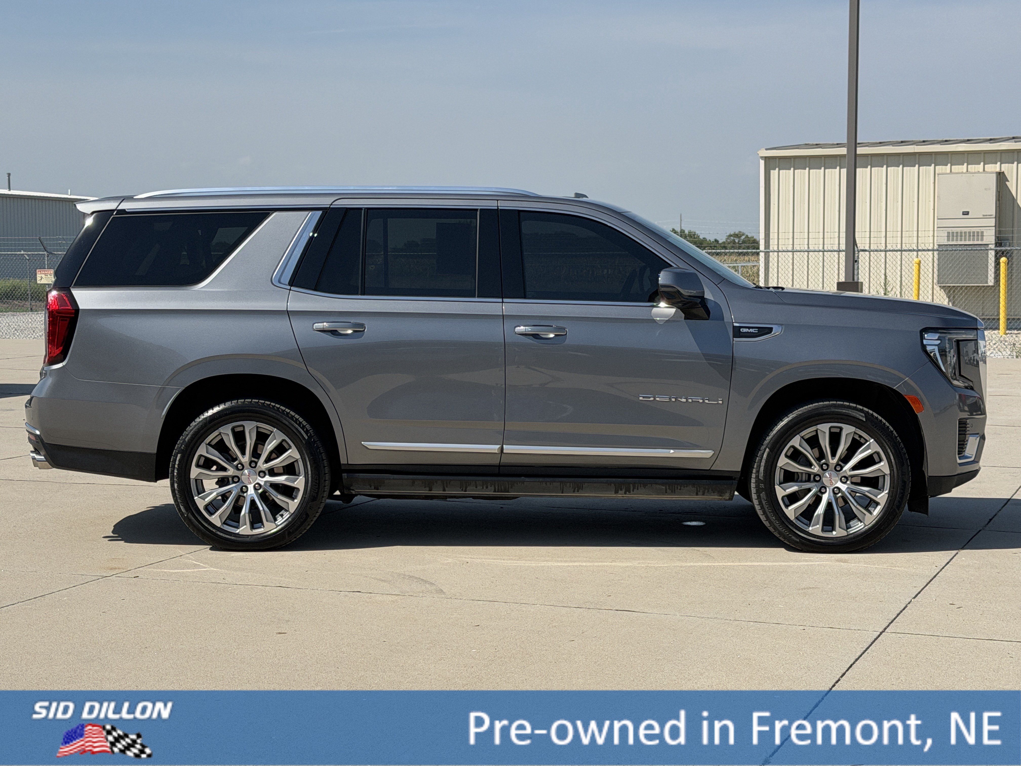 Used 2021 GMC Yukon Denali w/ Denali Ultimate Package AWD/4WD image 3