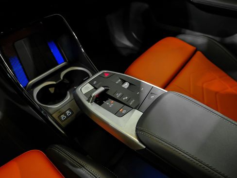 Used 2025 BMW X2 xDrive28i w/ M Sport Package AWD/4WD image 29