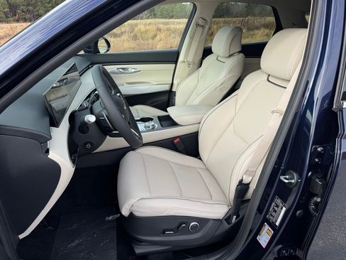 New 2026 Genesis GV70 2.5T Advanced image 18