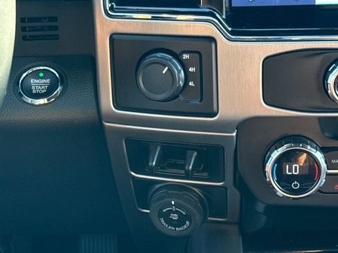 Certified 2022 Ford F450 Platinum w/ FX4 Off-Road Package image 27