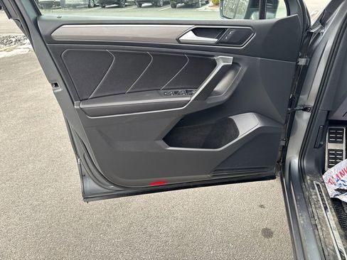 Used 2023 Volkswagen Tiguan SE R-Line image 23