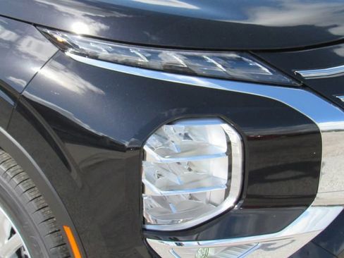 New 2026 Mitsubishi Outlander ES FWD image 9