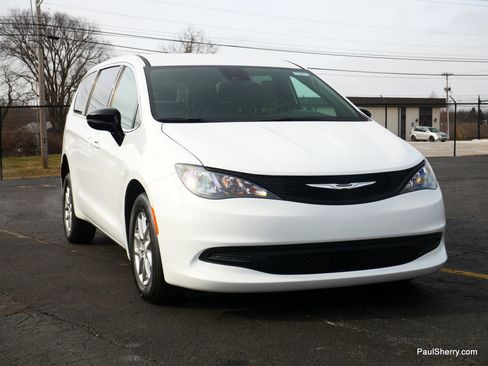 New 2026 Chrysler Voyager LX image 30