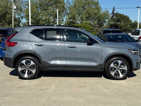 Certified 2023 Volvo XC40 B5 Ultimate image 2