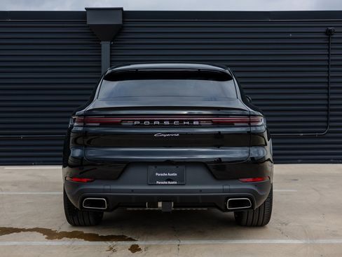 Certified 2025 Porsche Cayenne Coupe image 6