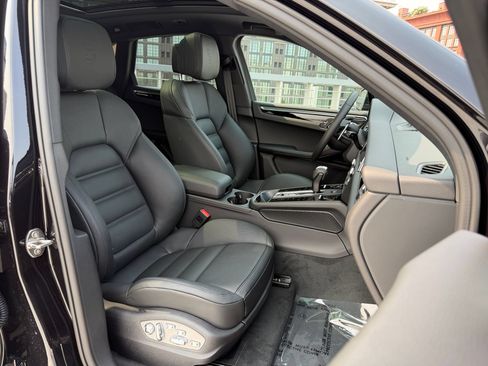 Used 2026 Porsche Macan AWD/4WD image 20