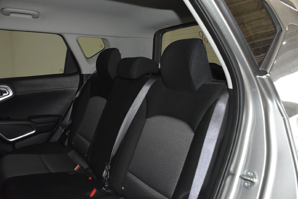 Used 2025 Kia Soul LX w/ LX Technology Package FWD image 26