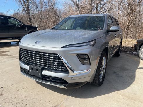 Used 2025 Buick Enclave Avenir w/ Super Cruise Package image 5