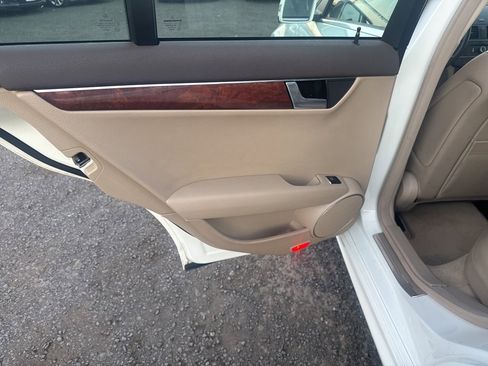 Used 2011 Mercedes-Benz C 300 4MATIC Sedan image 40