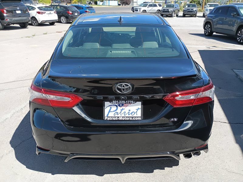 Used 2019 Toyota Camry SE FWD image 4