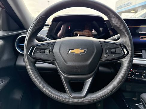 Used 2025 Chevrolet Trax LT image 17