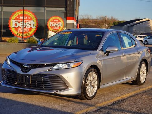 Used 2019 Toyota Camry XLE image 3