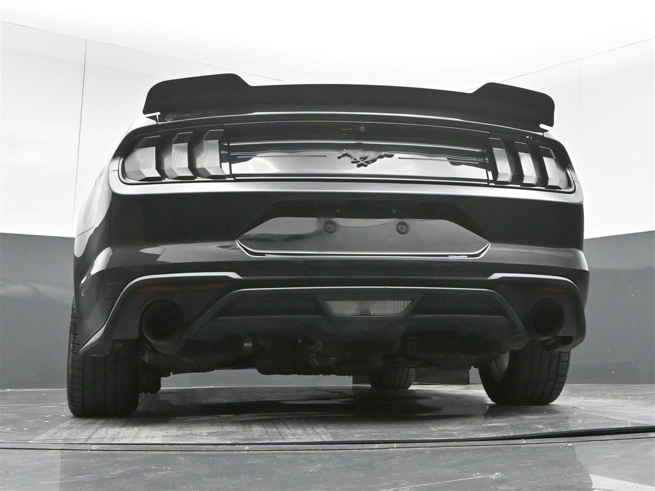 Used 2018 Ford Mustang Coupe RWD image 32