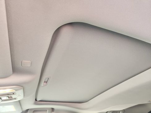Used 2021 Toyota Highlander XLE FWD image 28