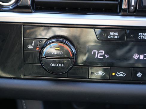 Used 2024 Nissan Pathfinder SL image 26