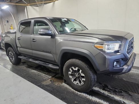 Used 2019 Toyota Tacoma TRD Off-Road image 3